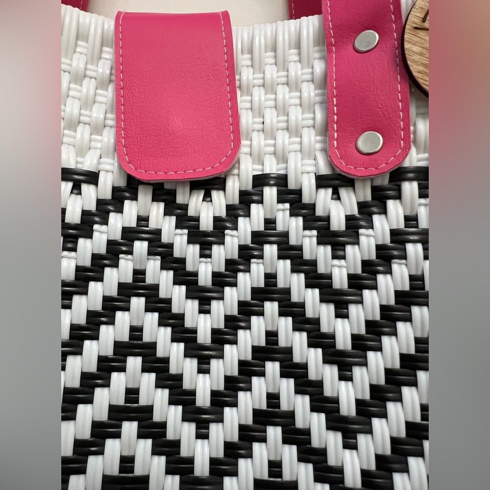 Hand-woven craftsmanship Stylish Black/White Chevron Tote Bag with Pink Accents - Picture 3 of 6